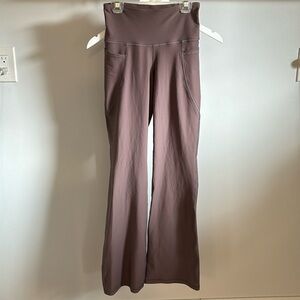 Old Navy active slim boot cut legging.